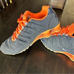 Nike Shox men’s 10.5 navy blue/hot orange
